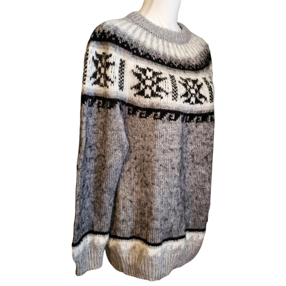 EUC Alpaca Connection Hand Maid Crew Neck Sweater - Picture 3 of 9